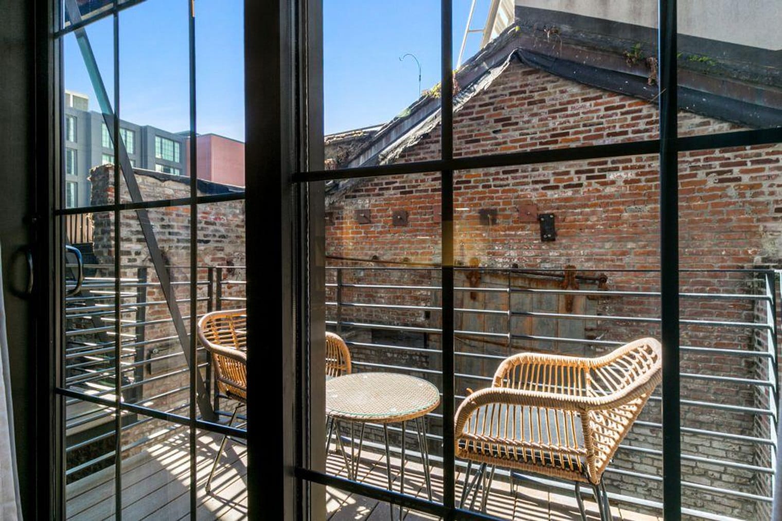 Building Photo - 611 Commerce St