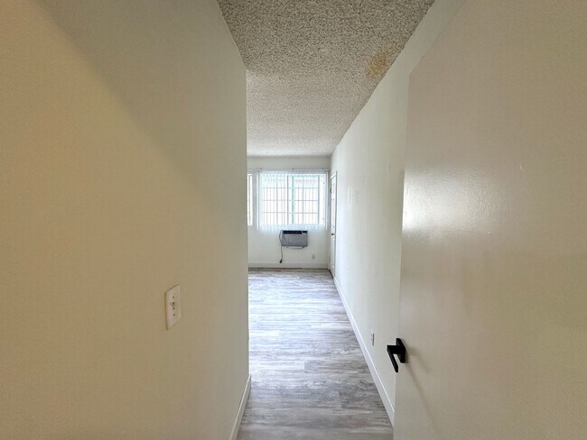 Building Photo - 12117 Pacific Ave