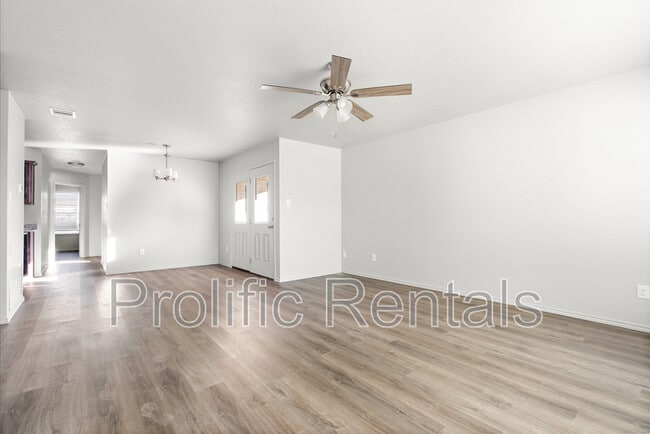 Building Photo - 107 Lost Trl