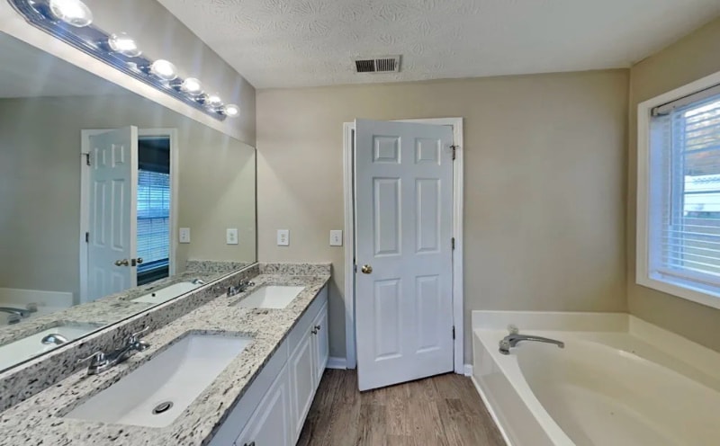 Building Photo - 759 Birchwood Ln SW