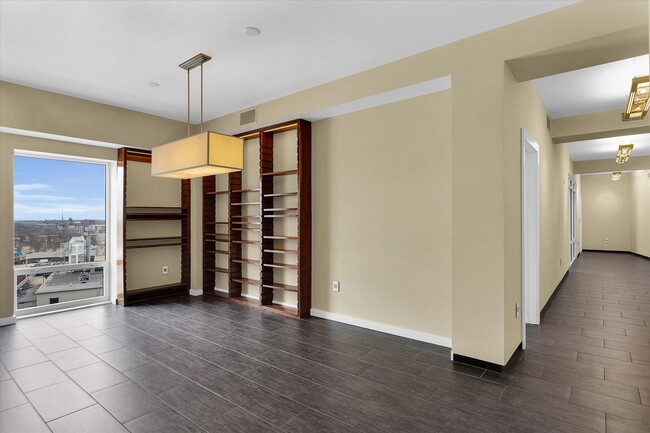 Building Photo - 3,400 SQFT CONDO IN DOWNTOWN CHAMPAIGN W/ ...