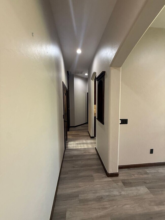 Building Photo - 3 bed plus office, Neighborhood amenities include a neighborhood pond, Pool and playground!