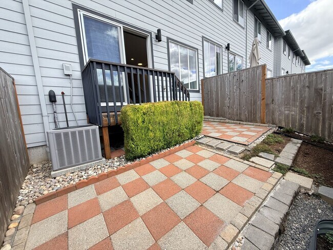 Building Photo - 6157 Blue River Dr SE