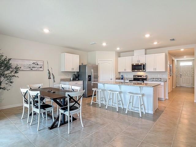 Building Photo - 2219 Lake Preserve Cir