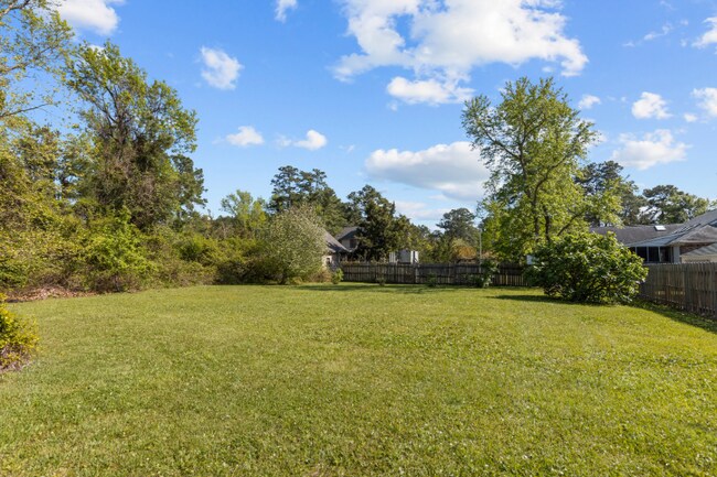 Building Photo - 736 Comet Dr