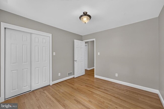 Building Photo - 6443 Walters Woods Dr