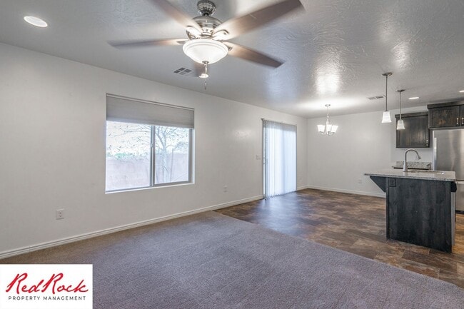 Building Photo - End Unit Fossil Hills Townhome with 3 Beds and 2.5 Baths