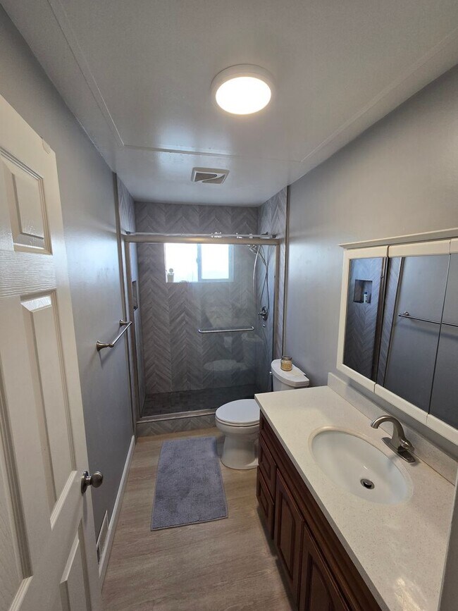 Building Photo - Sharp 4 Bedroom 2 Bath Great Neighborhood in Pleasanton