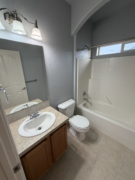 Building Photo - 1820 SW Silverstone Ave