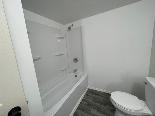 Building Photo - Spacious 5 Bedroom, 3 Bath Home with finished basement – Near Merdian and Pawnee – Available Now!