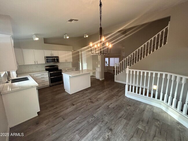 Building Photo - 1611 W Musket Way