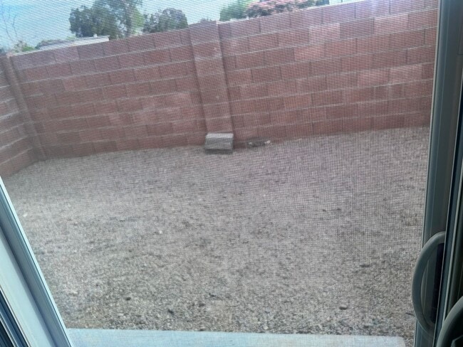 Building Photo - 2 bedroom 1 bath unit with laundry room, enclosed yard and carport.