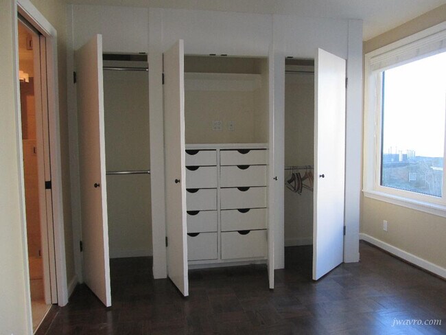 Building Photo - 1000 Green St