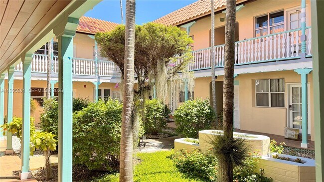 Building Photo - 736 13th St