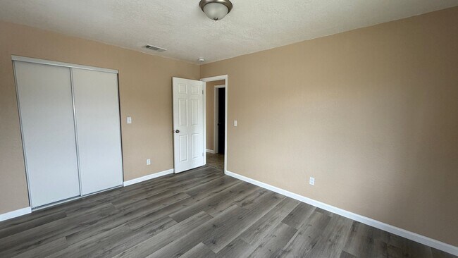 Building Photo - Two Bedroom One Bathroom Apartment in San Bernardino!