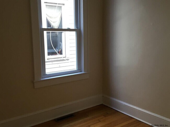 Building Photo - 3 Bogart Terrace