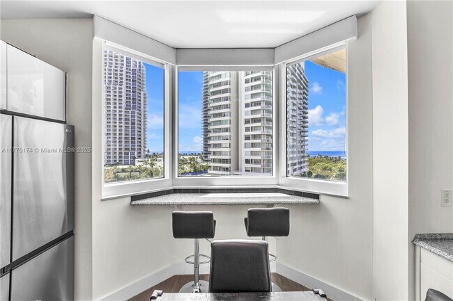 Building Photo - 300 South Pointe Dr