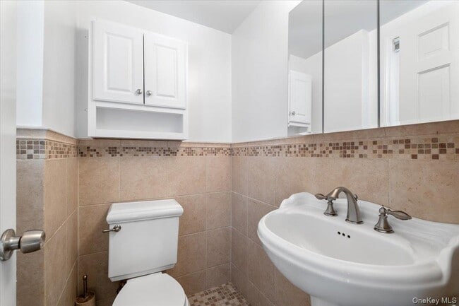 Building Photo - 182 Madison Rd