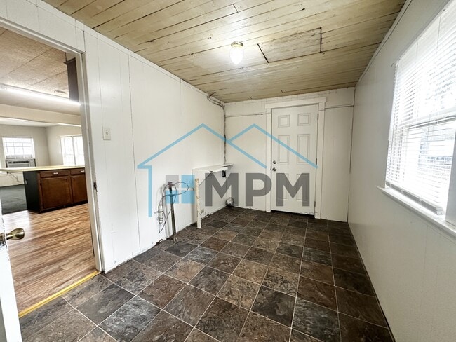 Building Photo - 629 E Olive St