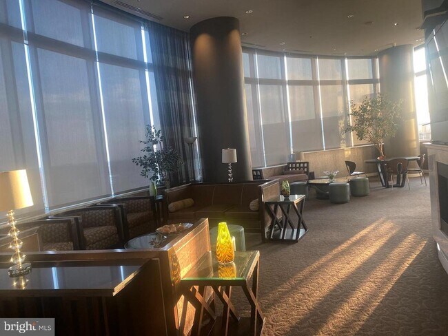 Building Photo - 5750 Bou Ave