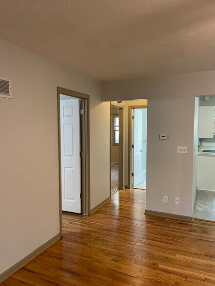 Building Photo - 864 S 45th St