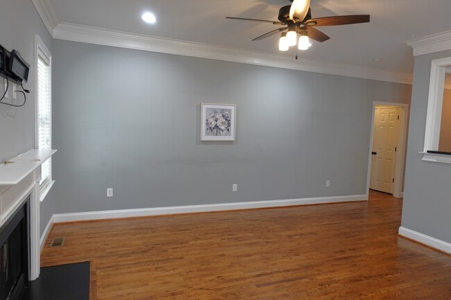 Building Photo - 923 Squires Pt