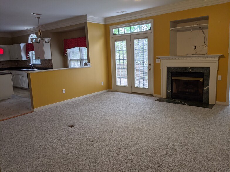 Family room with doors to outside deck - 10913 Brunson Way