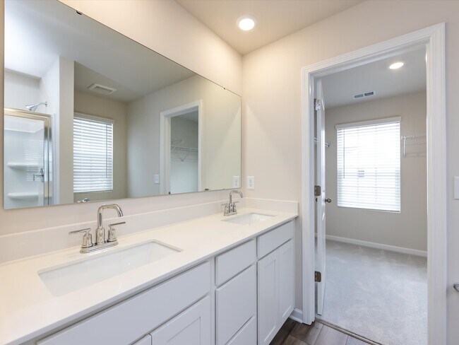 Building Photo - 1048 Old Trade St