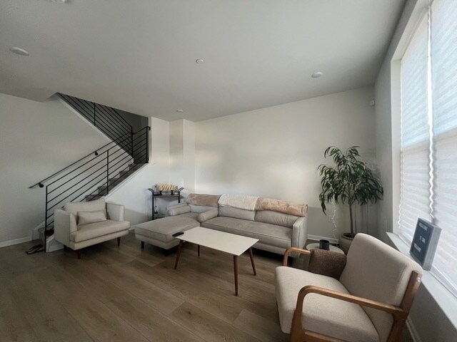 Primary Photo - 2702 Sears St