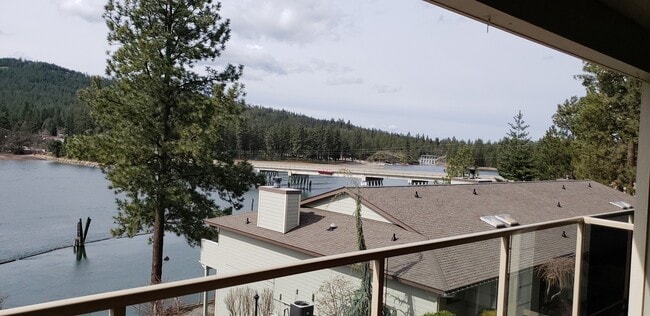 Building Photo - Incredible 2 bedroom Condominium with Rive...