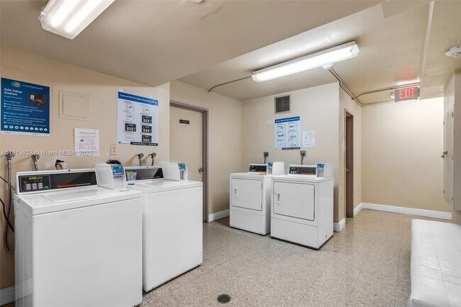 Building Photo - 5101 Collins Ave