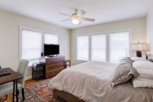 Building Photo - 2313 Wroxton Rd