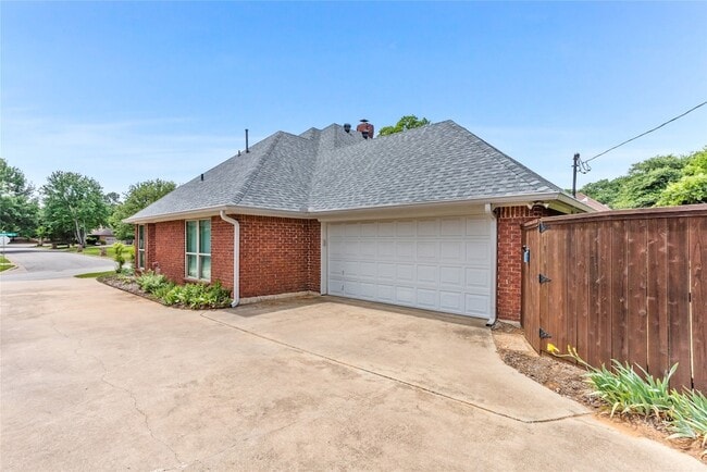 Building Photo - 2942 Woodland Hills Dr