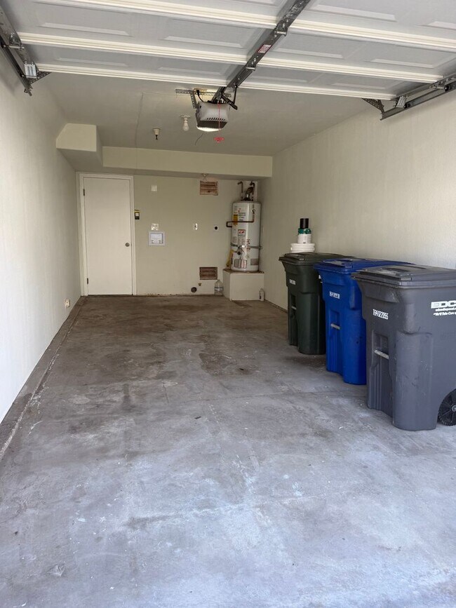 Building Photo - 1031 S Mollison Ave