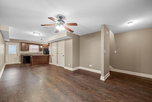 Building Photo - Pet Friendly Two Bedroom!