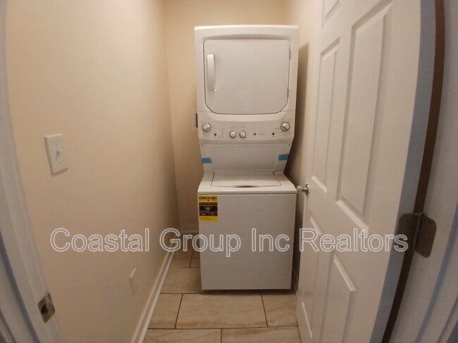 Building Photo - 220 57th St