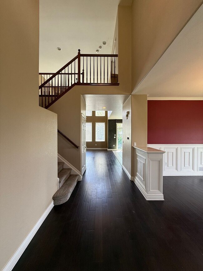 Building Photo - Your Colorado Oasis Awaits! 4 Bed, 3.5 Bath Home with Modern Amenities next to open space