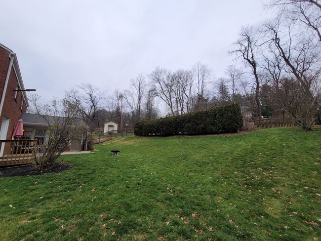 Building Photo - Upper St. Clair 4 Bedroom Home - In ground...