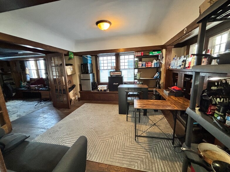 Lots of storage space - 405 N Salisbury St