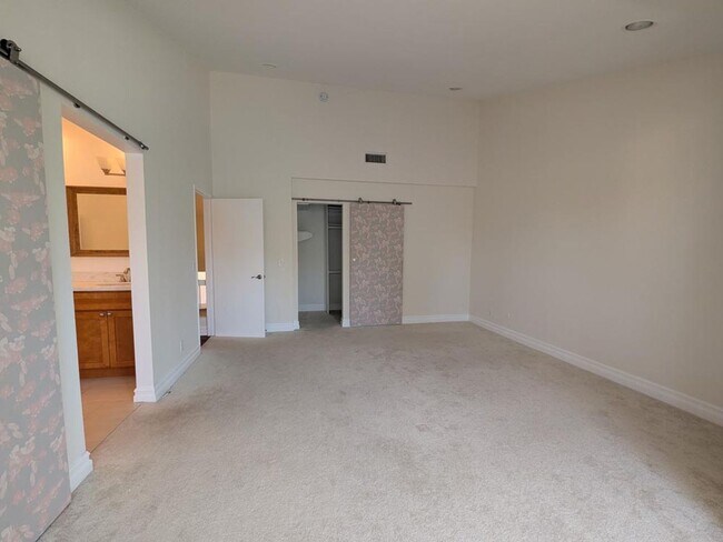 Building Photo - 10051 Topanga Canyon Blvd