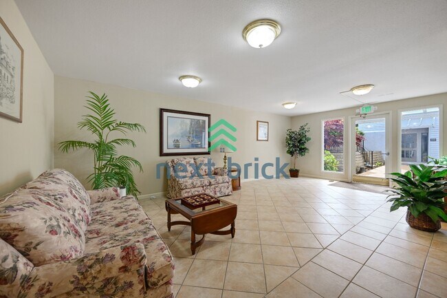 Building Photo - 2 Bed and 2 Bath Exceptional Condo with Water View is Available for Rent!