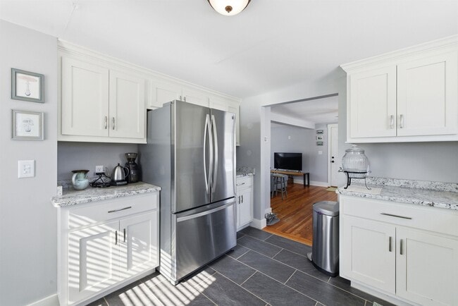 Building Photo - 26 Snow St