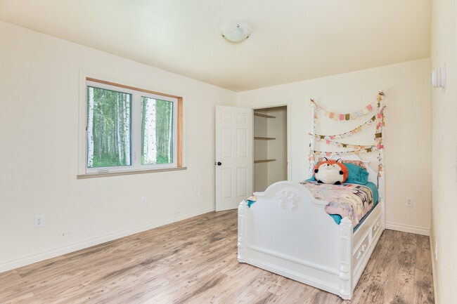 Building Photo - Solid 2 Bedroom 2 Bath House With Convenient Location to Eielson AFB