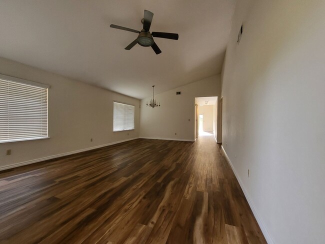 Building Photo - Beautiful Carriage Hills Home!!