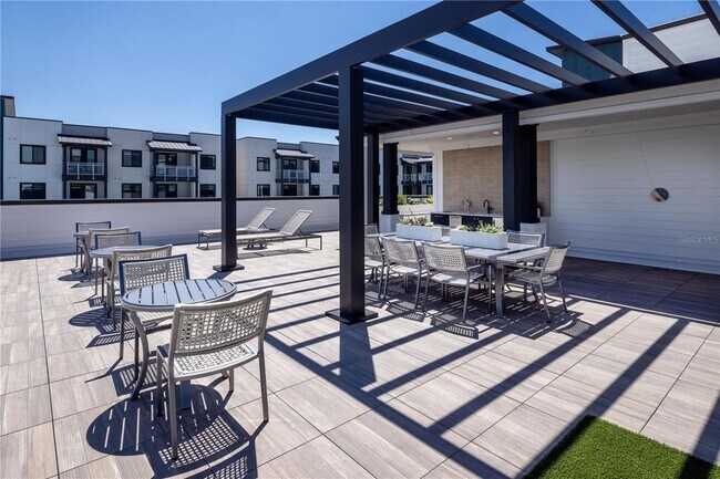 Building Photo - 5127 W Tyson Ave