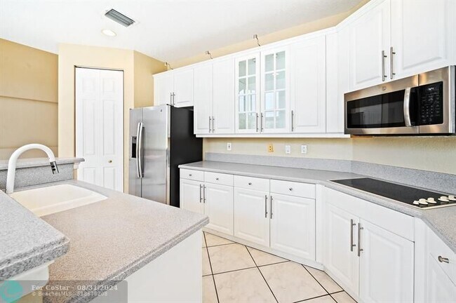 Building Photo - 11515 NW 75th Manor