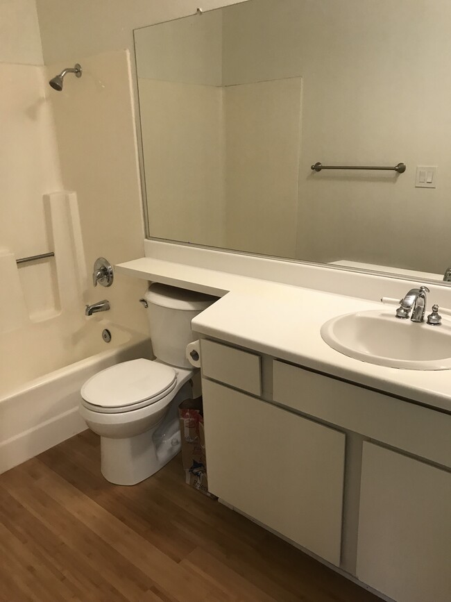 Building Photo - 501 Palisades Dr