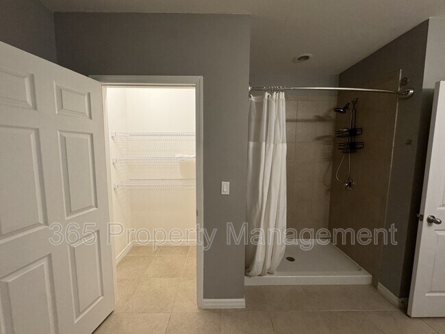 Building Photo - 471 Seasons Dr