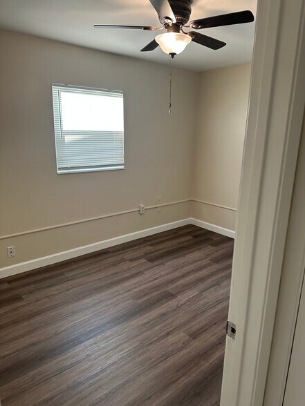 Building Photo - 905 E Bougainvillea Ave