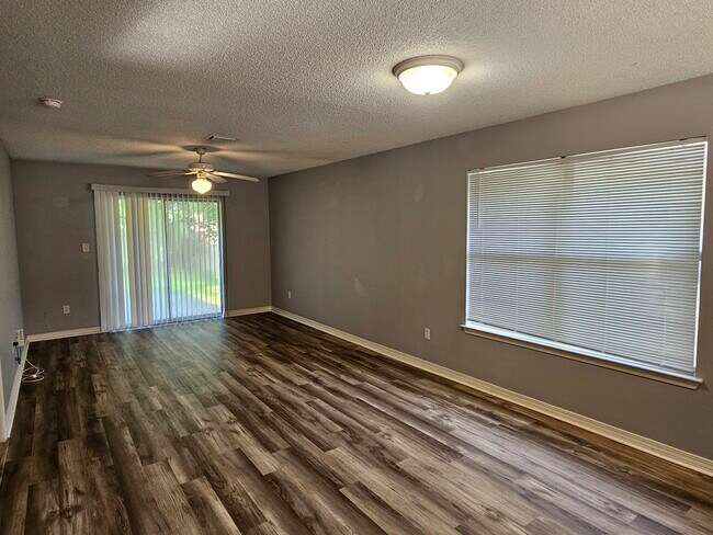 Building Photo - 2787 Bay Club Dr
